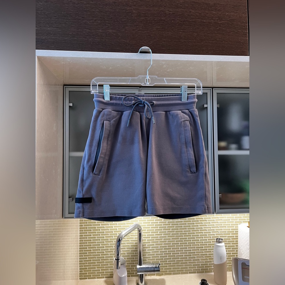 Alphalete Identity shorts in Grey - Men’s - Small